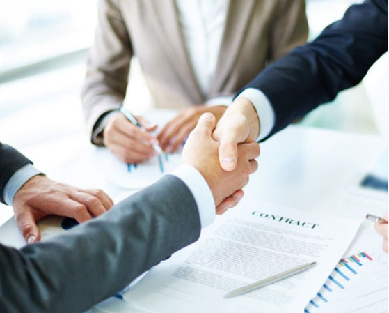 在多工位冷鐓機的設計和制造中，如何考慮生產效率和加工精度的平衡？有哪些優化措施和技術？